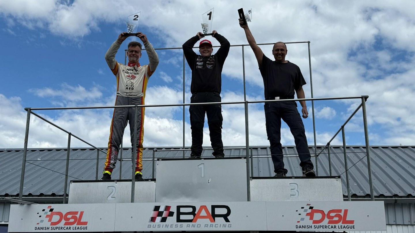 Frame 1015 2 1600X1200